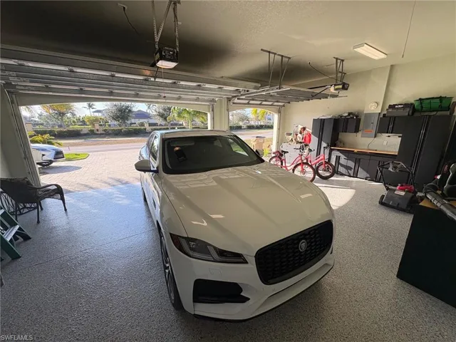 3 CAR GARAGE WITH HEAVY DUTY EPOXY FLOORING