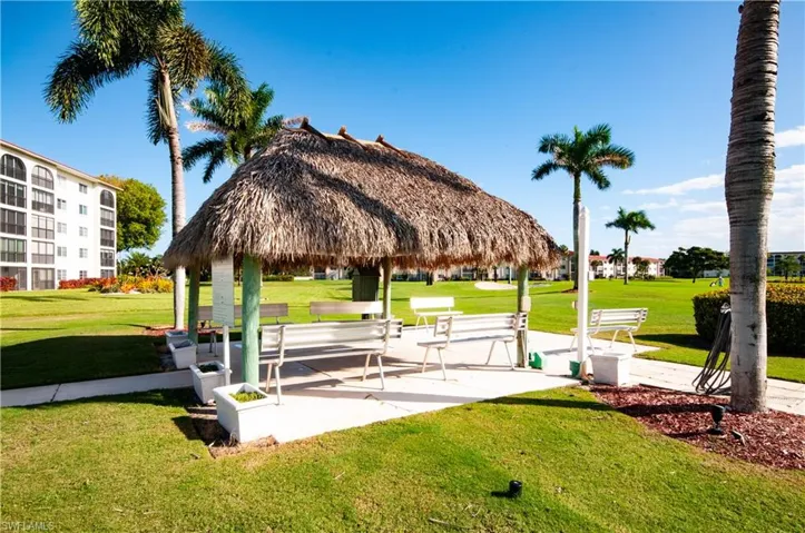 21 High Point Cir E 305, Naples, Florida 34103