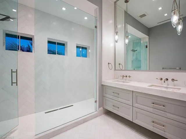 1675 Gordon Dr, Naples, Florida 34102