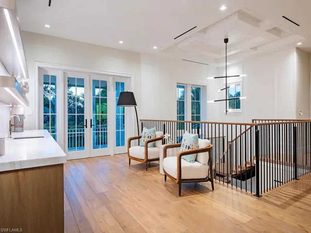 1675 Gordon Dr, Naples, Florida 34102