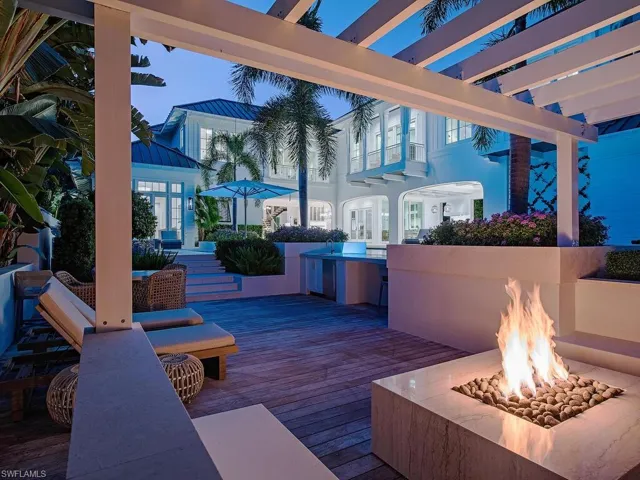 1675 Gordon Dr, Naples, Florida 34102
