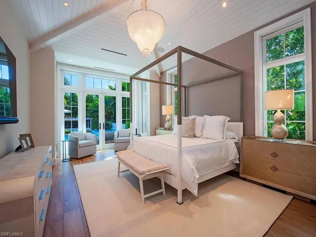 1675 Gordon Dr, Naples, Florida 34102
