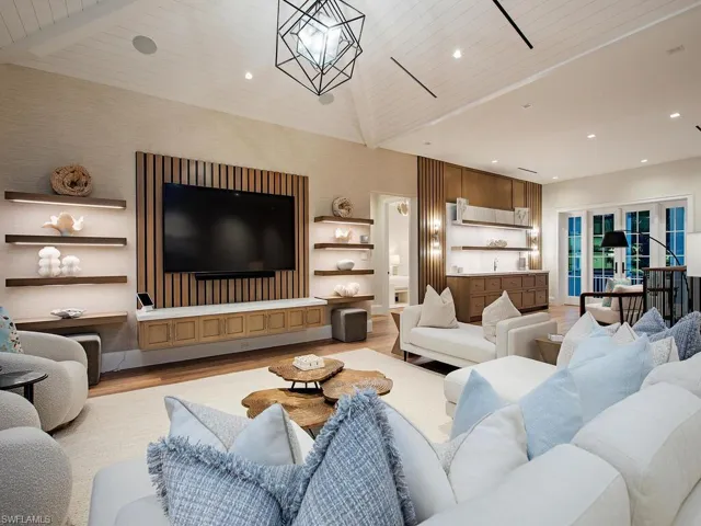 1675 Gordon Dr, Naples, Florida 34102