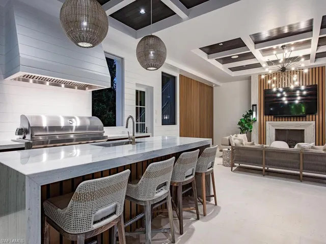 1675 Gordon Dr, Naples, Florida 34102