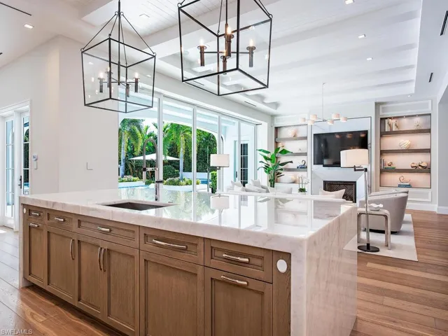 1675 Gordon Dr, Naples, Florida 34102