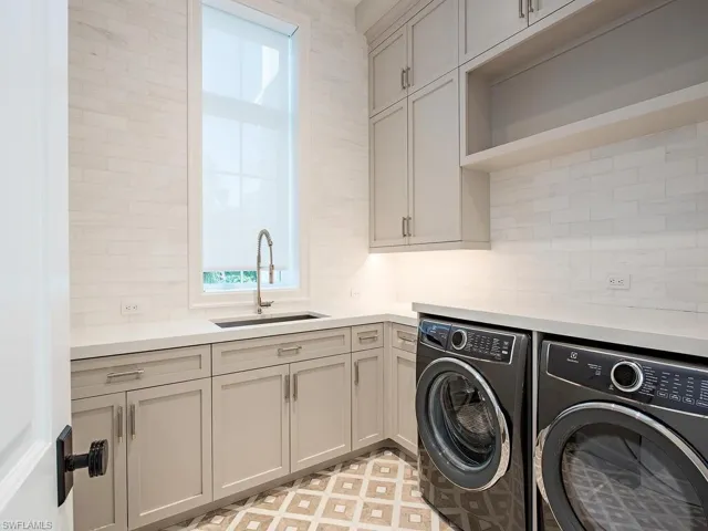 1675 Gordon Dr, Naples, Florida 34102