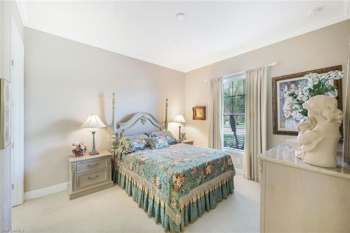 Guest Bedroom with En-Suite Bathroom
