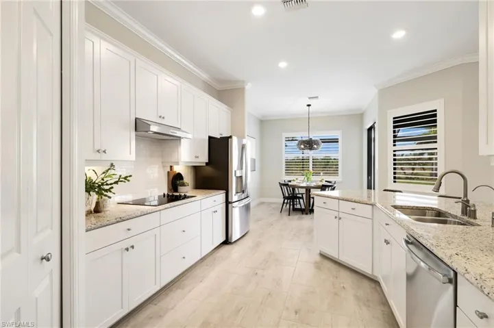 42" uppers, under cabinet lighting, tile backsplash
