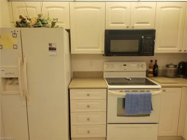 Lots of counter space for easy food preperation.