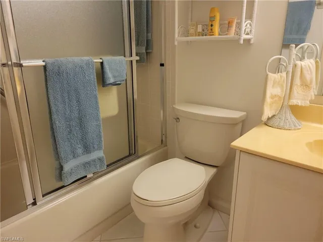 Full bath for guests