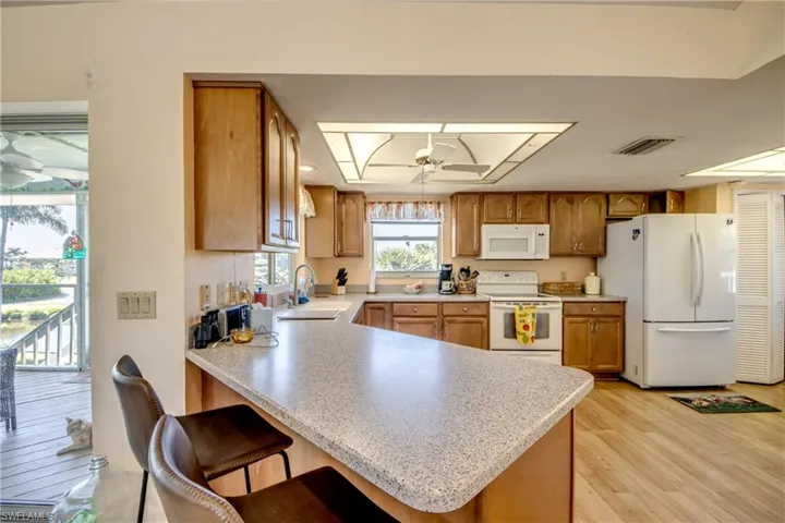Kitchen with bar