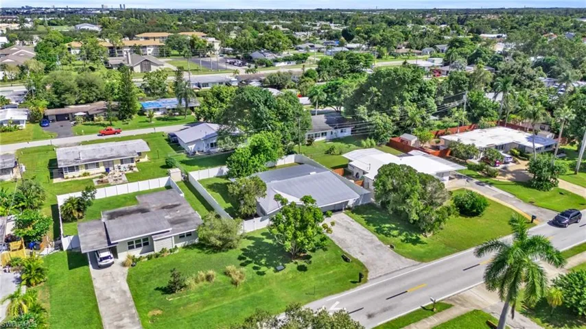 Birds eye view of property