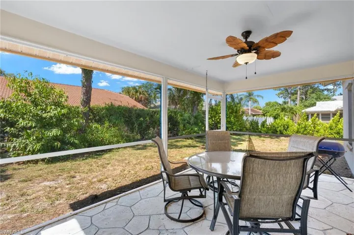 Sunroom / solarium with ceiling fan