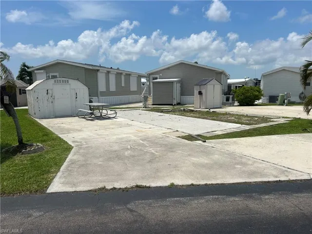Manufactured / mobile home with a storage unit and a front yard