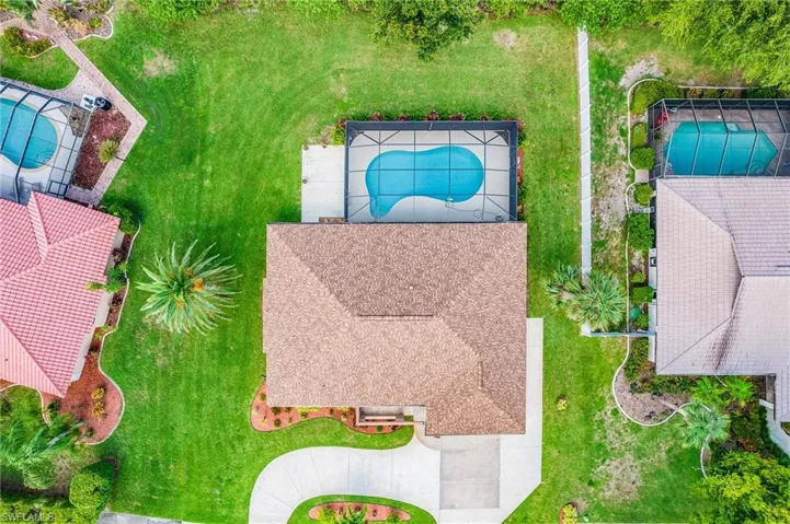 Bird's eye view of a pool area