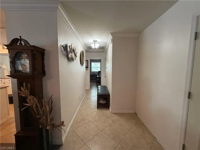 Sitting area/hallway/mud-room