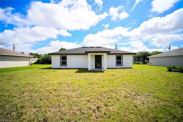 Large Back Yard Great For Pets Or Children!