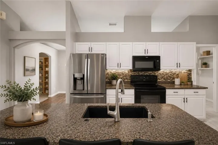 921 47th Ave Ne, Naples, Florida 34120