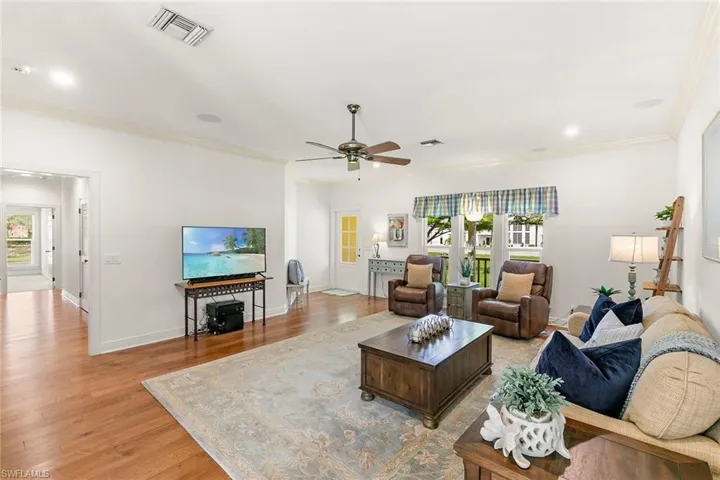 6460 Hidden Oaks Ln, Naples, Florida 34119