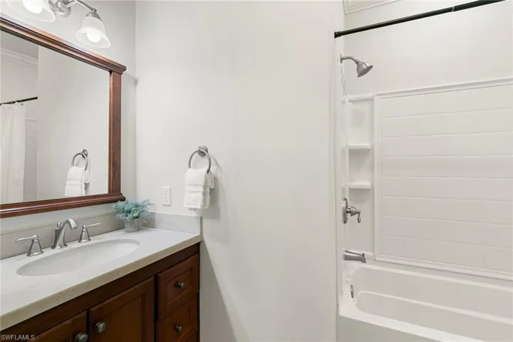 6460 Hidden Oaks Ln, Naples, Florida 34119