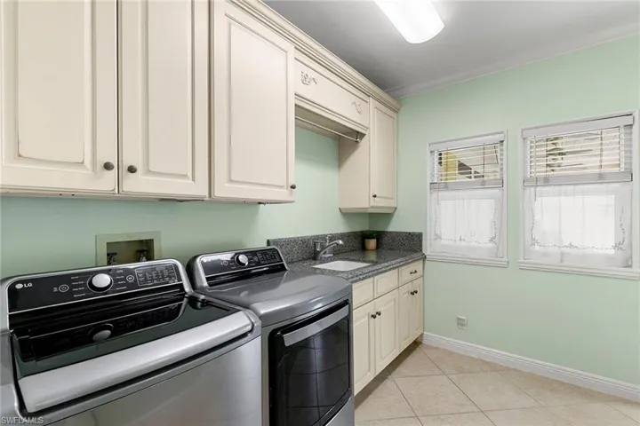 6460 Hidden Oaks Ln, Naples, Florida 34119