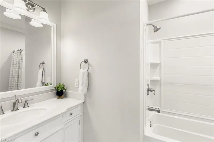 6460 Hidden Oaks Ln, Naples, Florida 34119