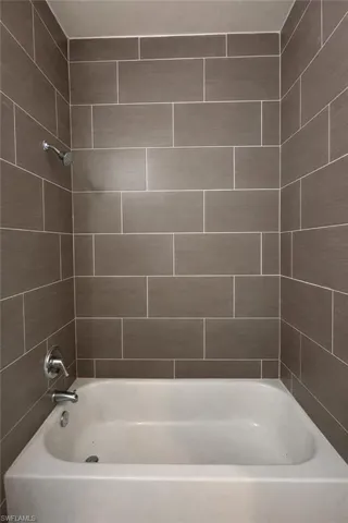 Full bath with shower / washtub combination