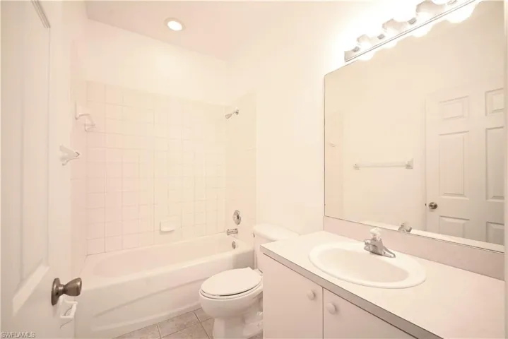 15449 Bellamar Cir 1221, Fort Myers, Florida 33908