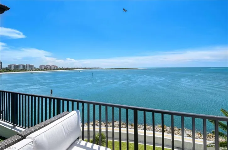 632 La Peninsula Blvd 632, Naples, Florida 34113