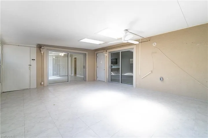 Empty room with ceiling fan