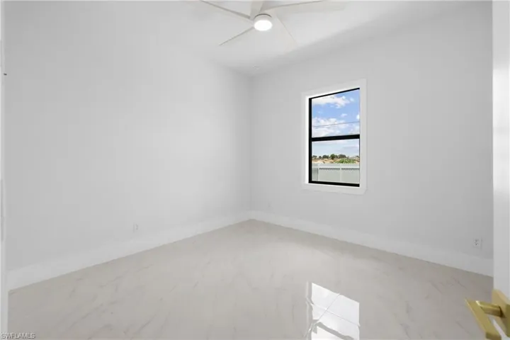 Empty room featuring ceiling fan