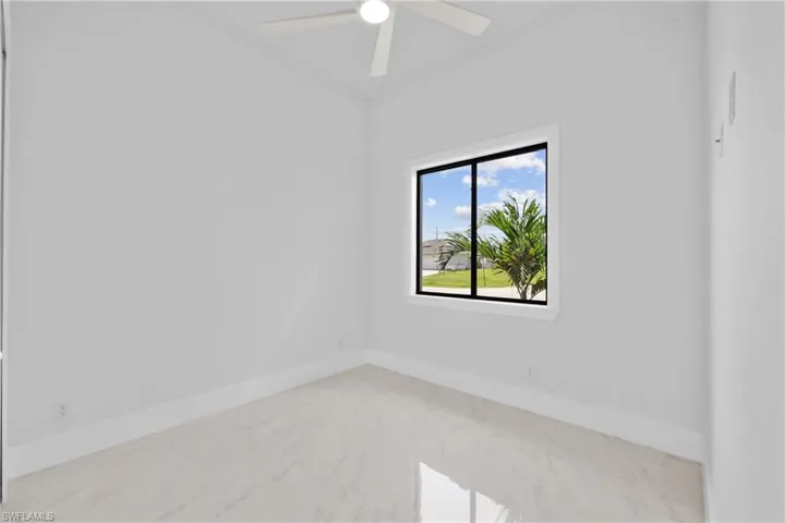 Empty room with ceiling fan