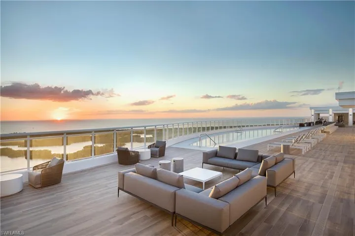 T100 Sky deck