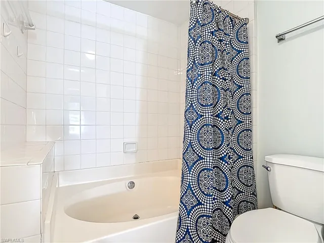 Master bath tub/shower
