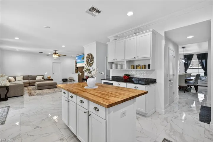 812 Sw 11th Ct, Cape Coral, Florida 33991