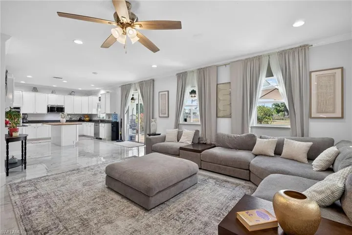 812 Sw 11th Ct, Cape Coral, Florida 33991