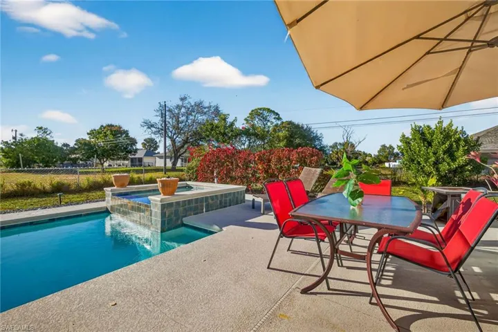 812 Sw 11th Ct, Cape Coral, Florida 33991