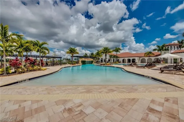Resort style pool with zero entry