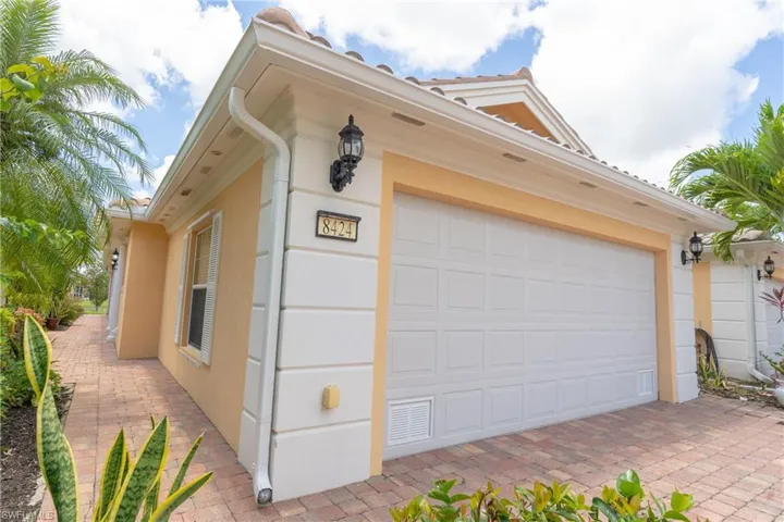 8424  Borboni  CT, Naples, FL 34114
