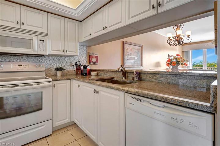 14901  Park Lake  DR, Fort Myers, FL 33919