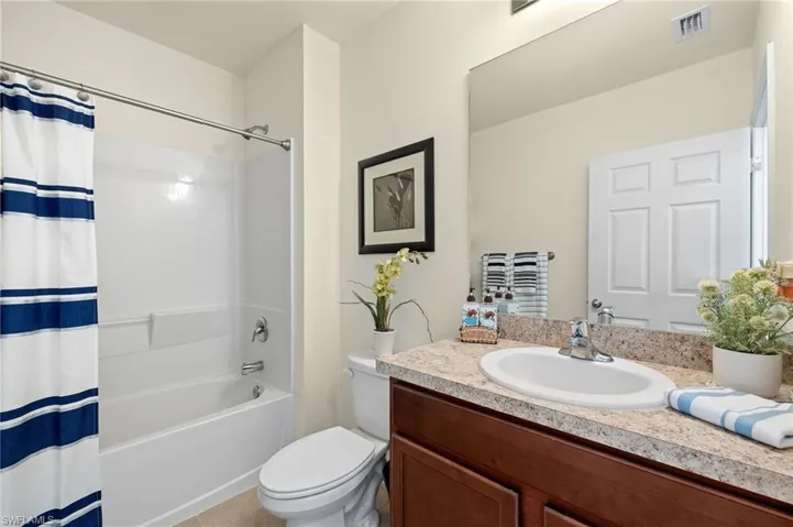 Guest bathroom with shower/tub combo