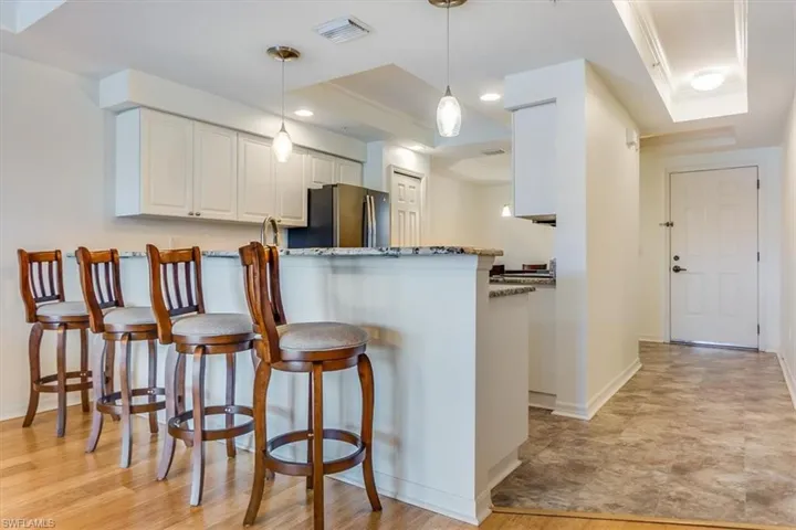 Breakfast bar with ample space