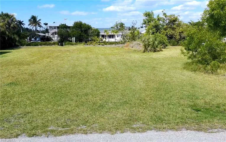 Front view of yard
