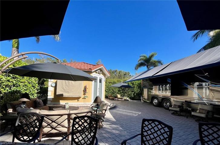 4987 Coach LN, NAPLES FL 34114