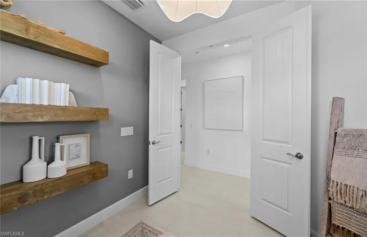 Exterior/interior photos are of staged model home. Illustration purposes only.