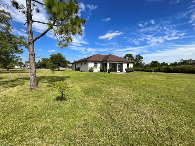 2360  37th NE AVE, Naples, FL 34120