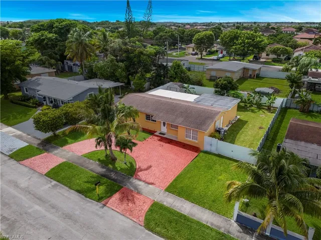 Birds eye view of property