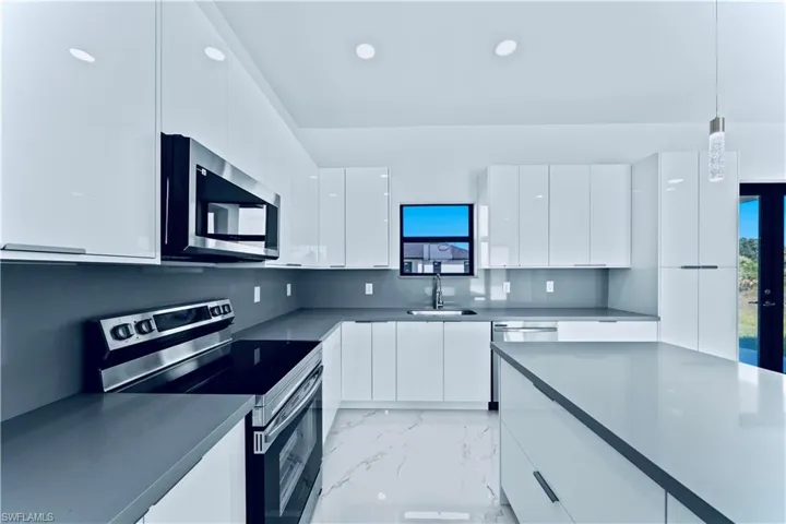914 Manresa Ave S, Lehigh Acres, Florida 33974