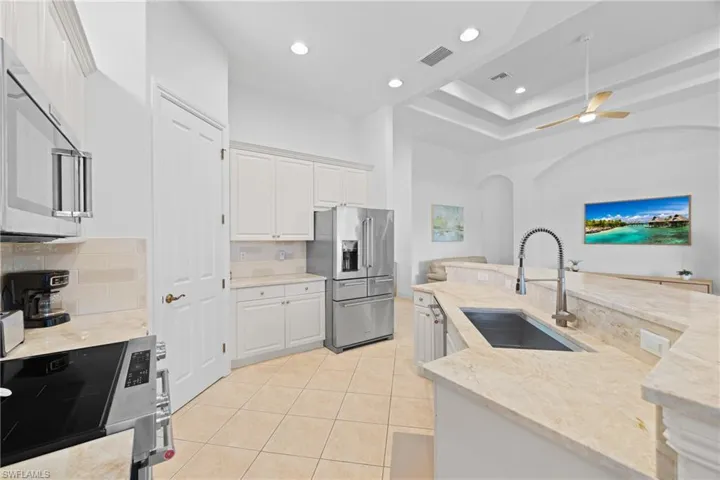 7828 Valencia Ct, Naples, Florida 34113