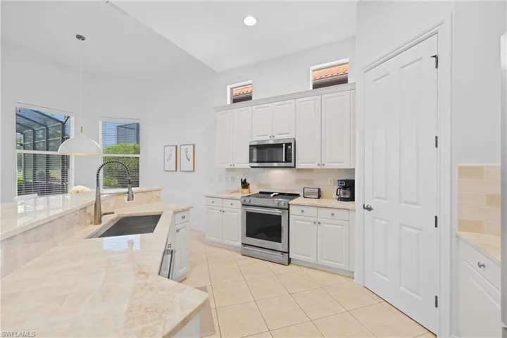 7828 Valencia Ct, Naples, Florida 34113